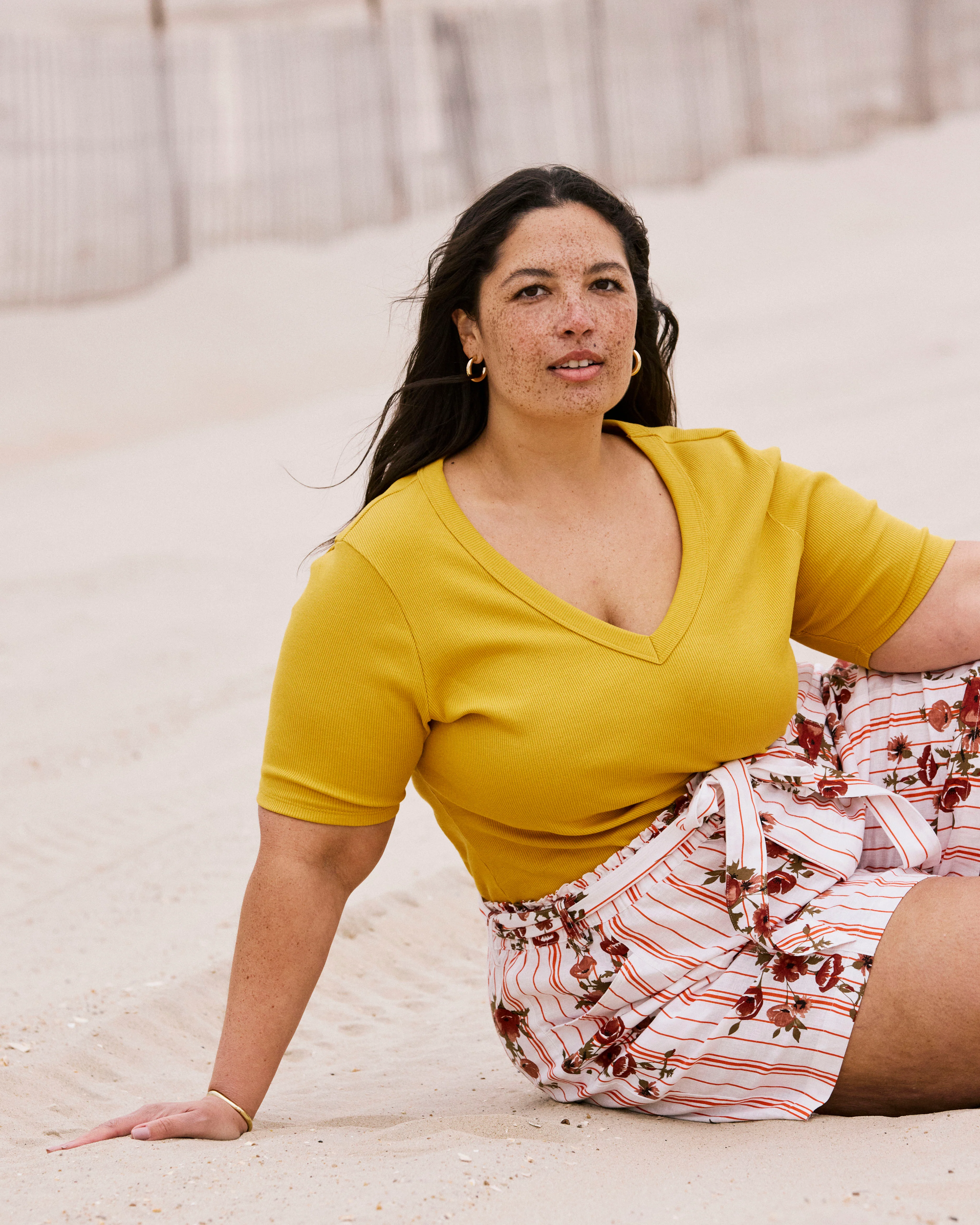 Classic V-Neck Ribbed Tee - Goldenrod - Image 3