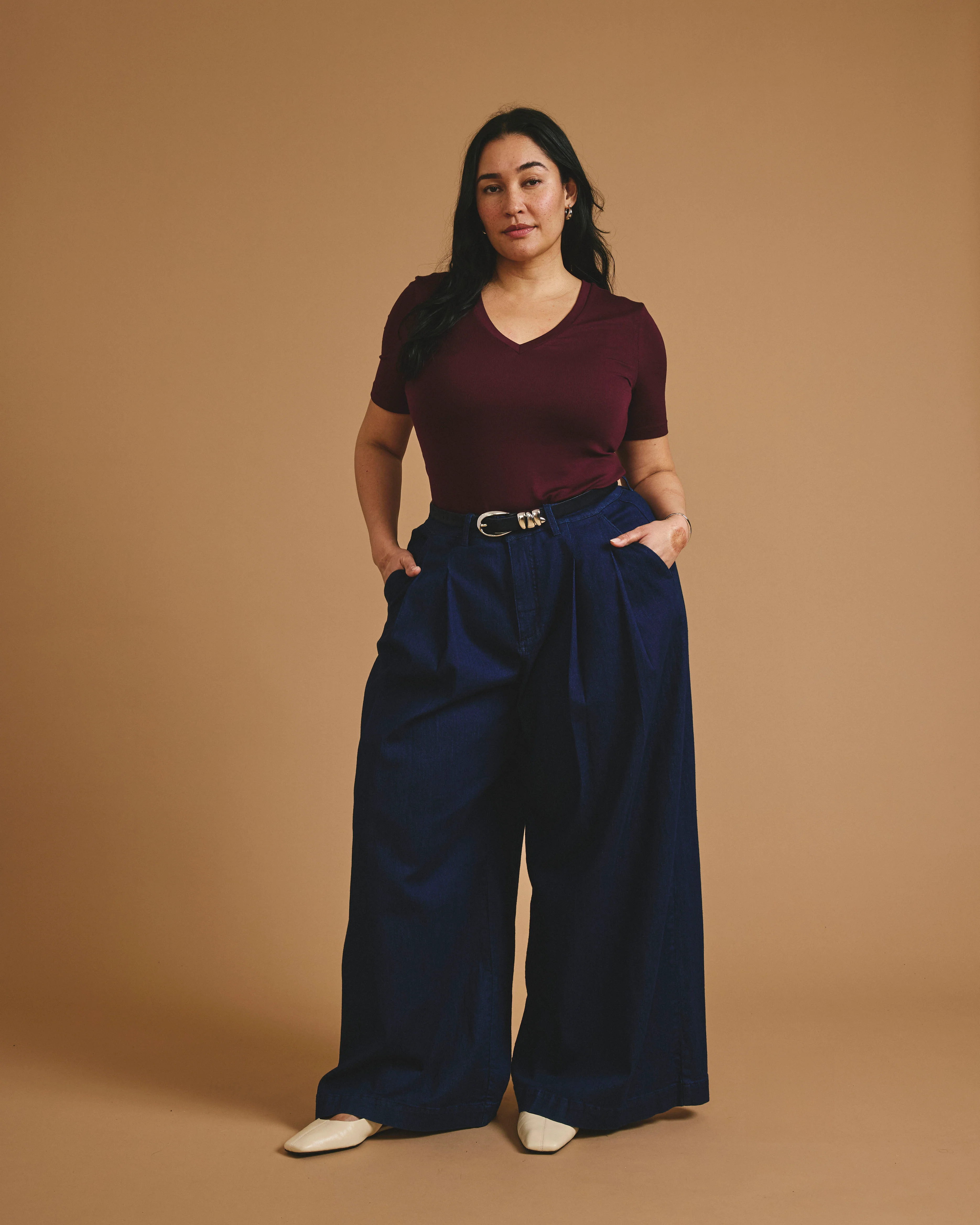 Cloud Rib Short Sleeve V-Neck Tee - Black Cherry - Image 2