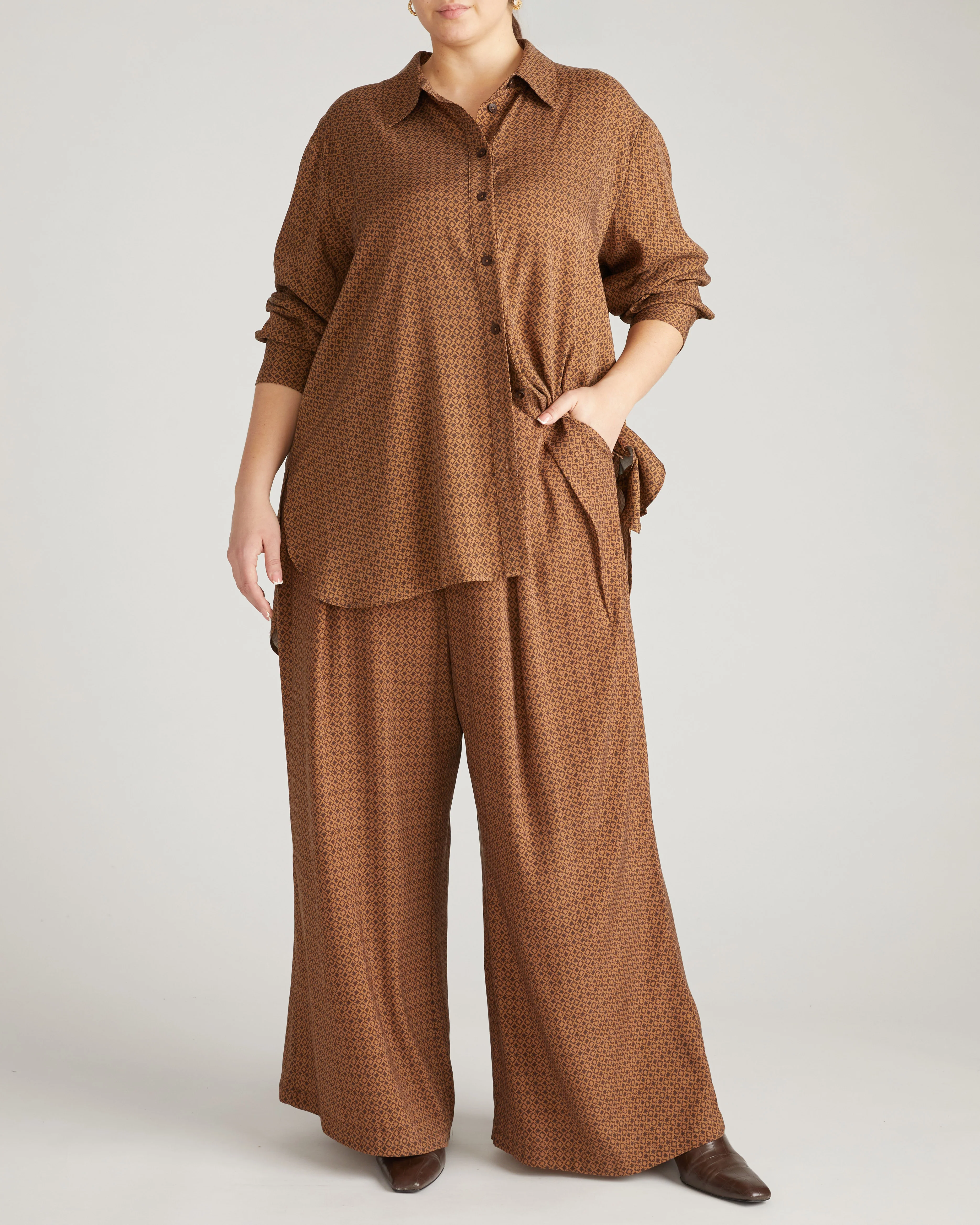 Cooling Stretch Cupro Artist Shirt - Brown Hacienda Print - Image 4