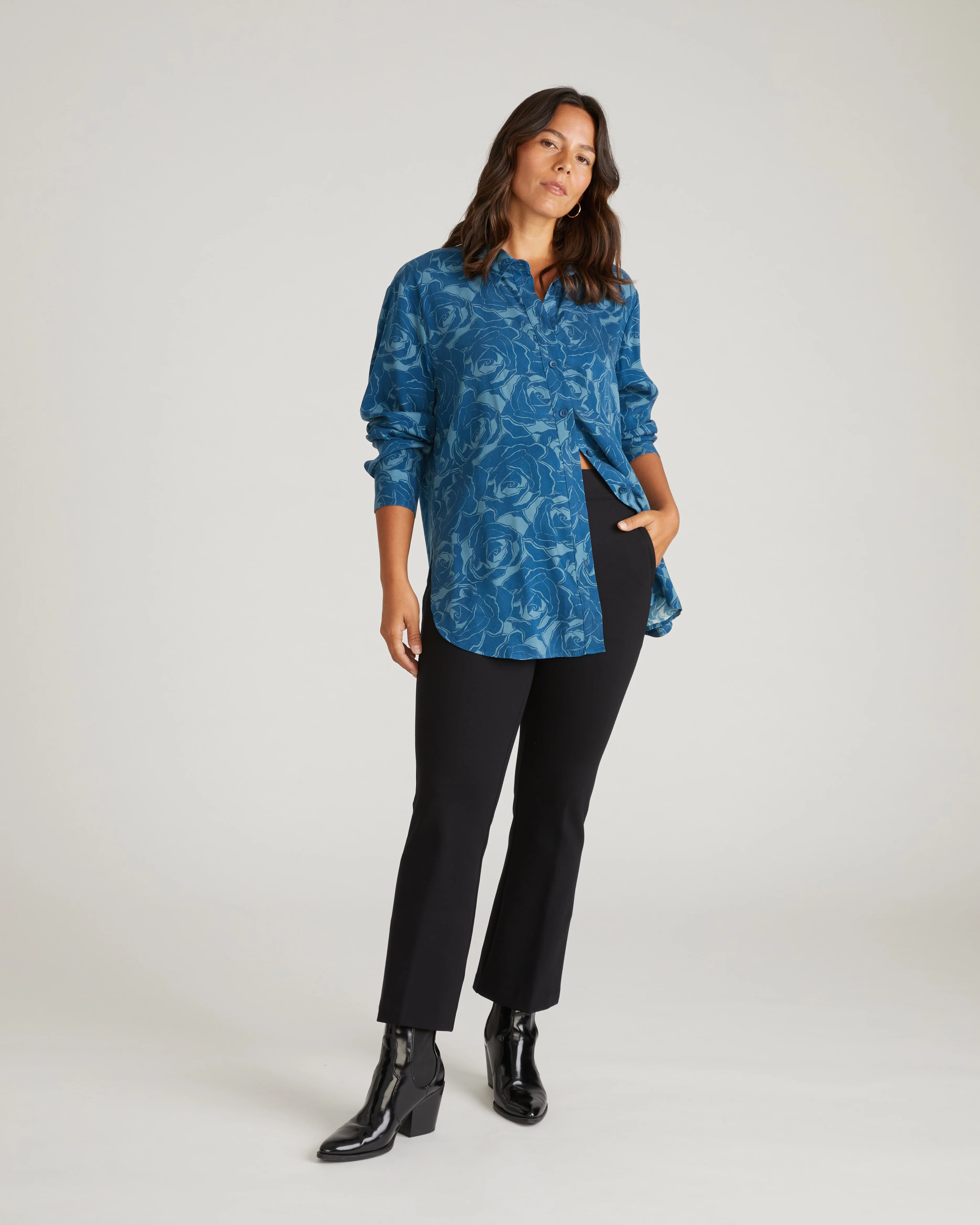 Cooling Stretch Cupro Artist Shirt - Rose Print in Deep Teal - Image 2