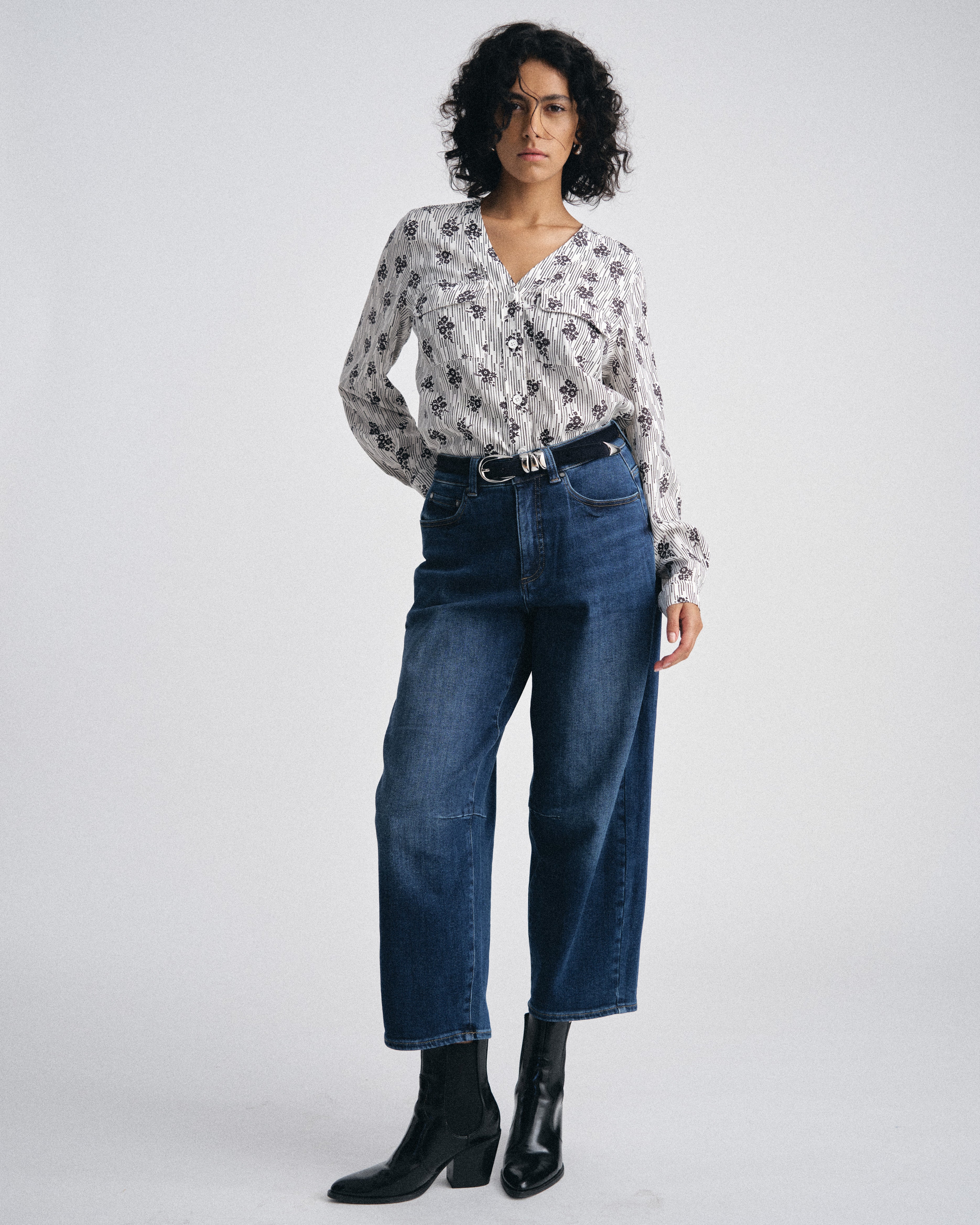 Cooling Stretch Cupro Button-Down Blouse - Vintage Daydream Print - Image 3