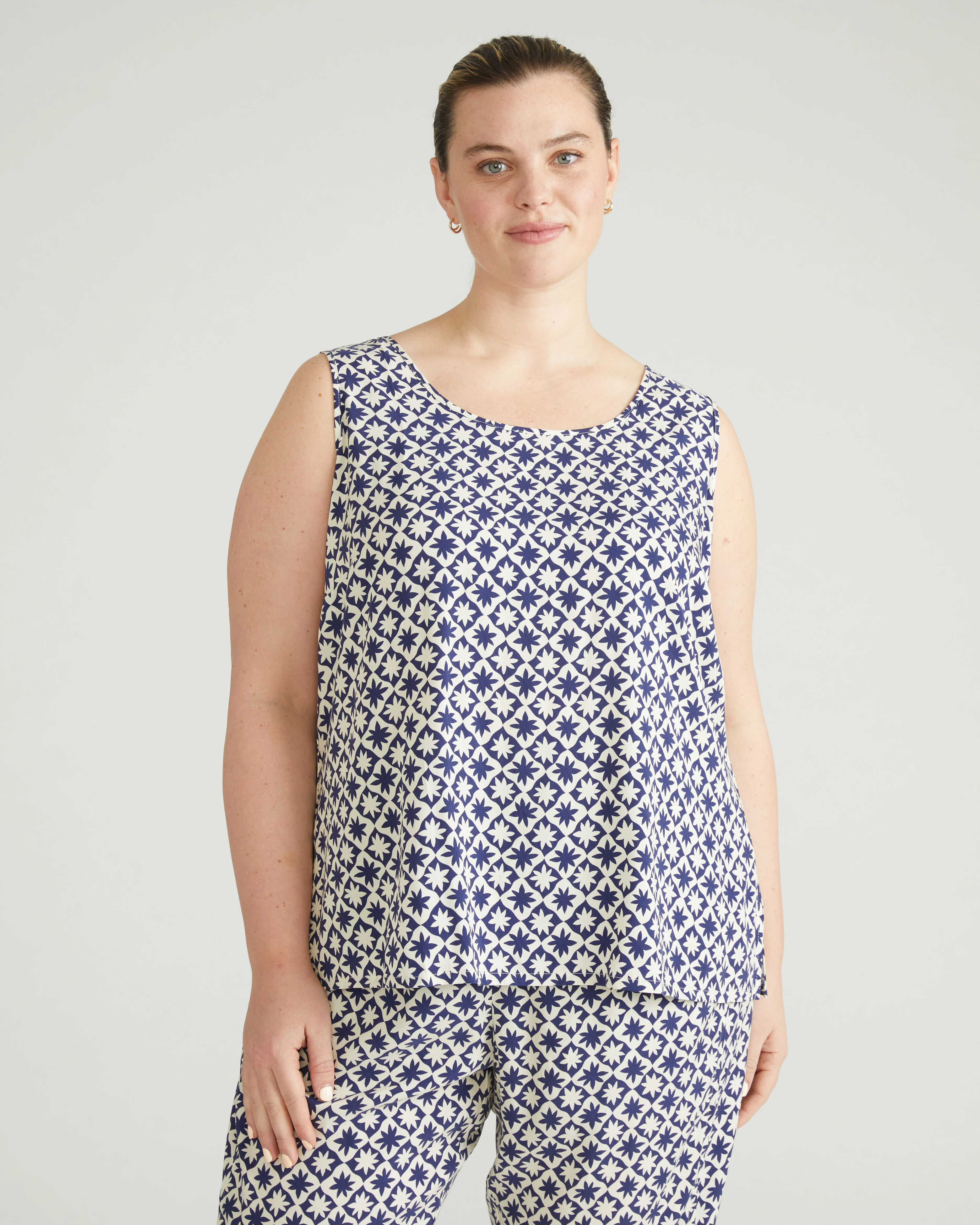 Cooling Stretch Cupro Tank - Navy Hacienda Print - Image 2