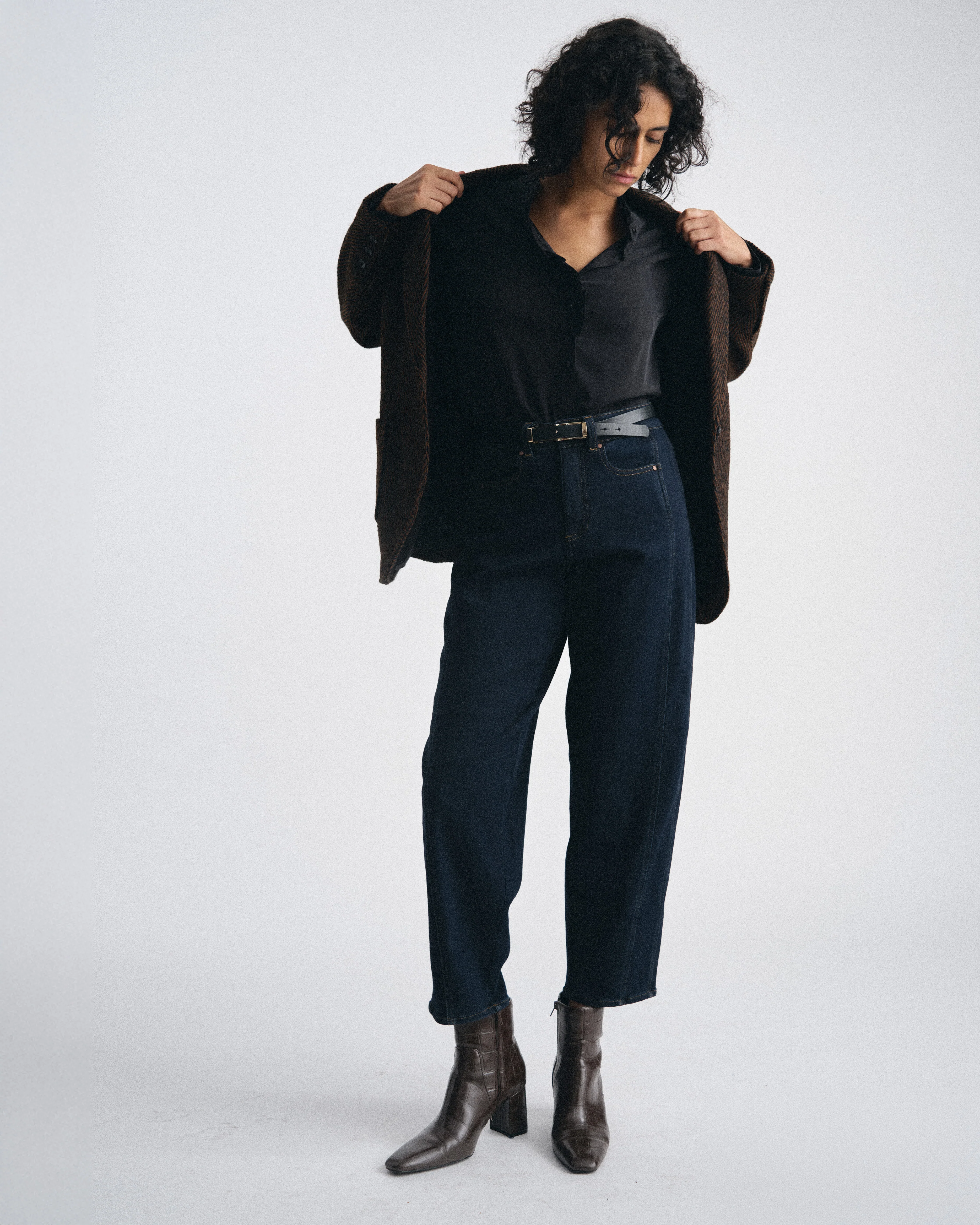 Dakota Cropped Barrel Leg Jeans - Dark Indigo - Image 6