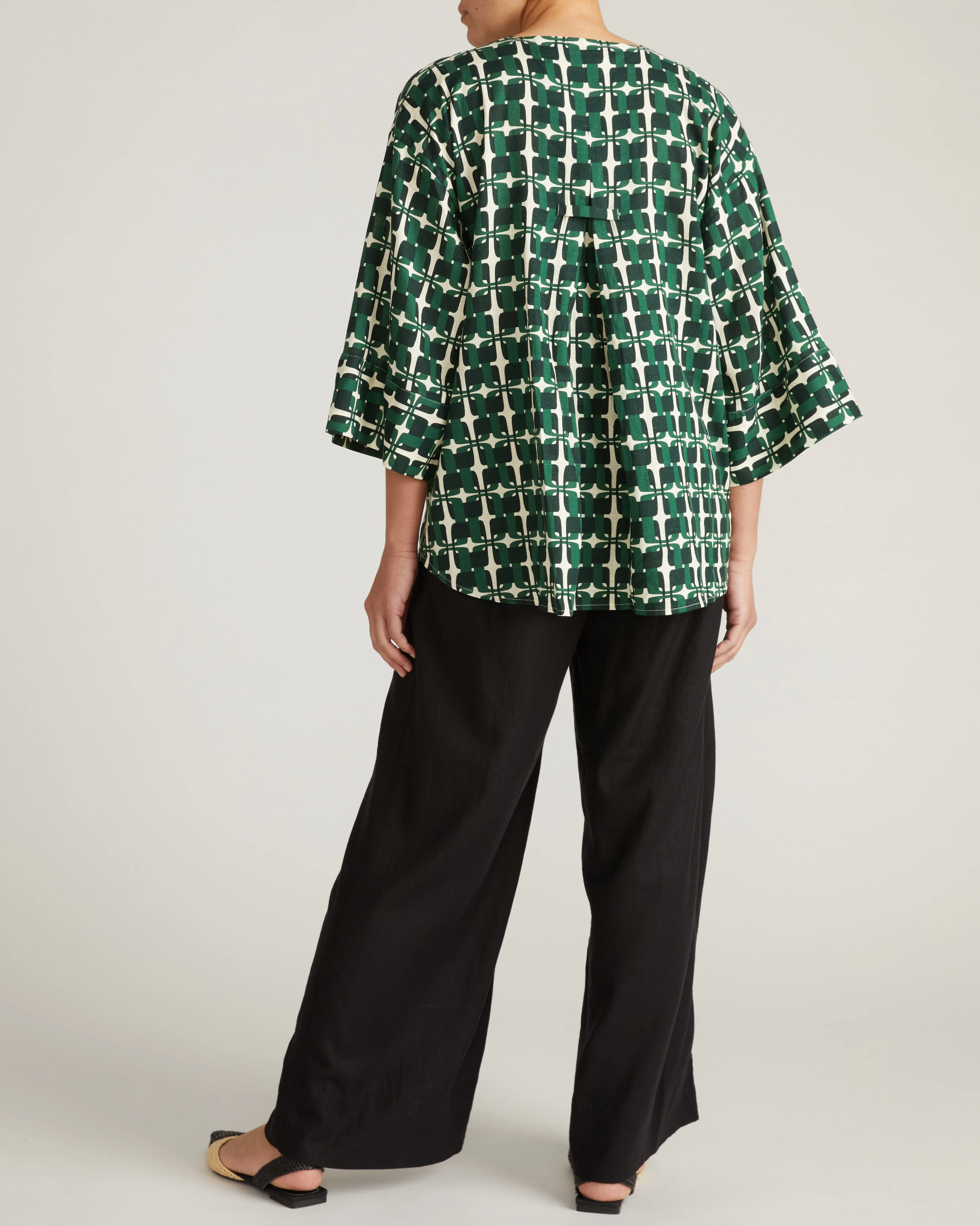 Elio V-Neck Linen Top - Green Trellis Print - Image 7