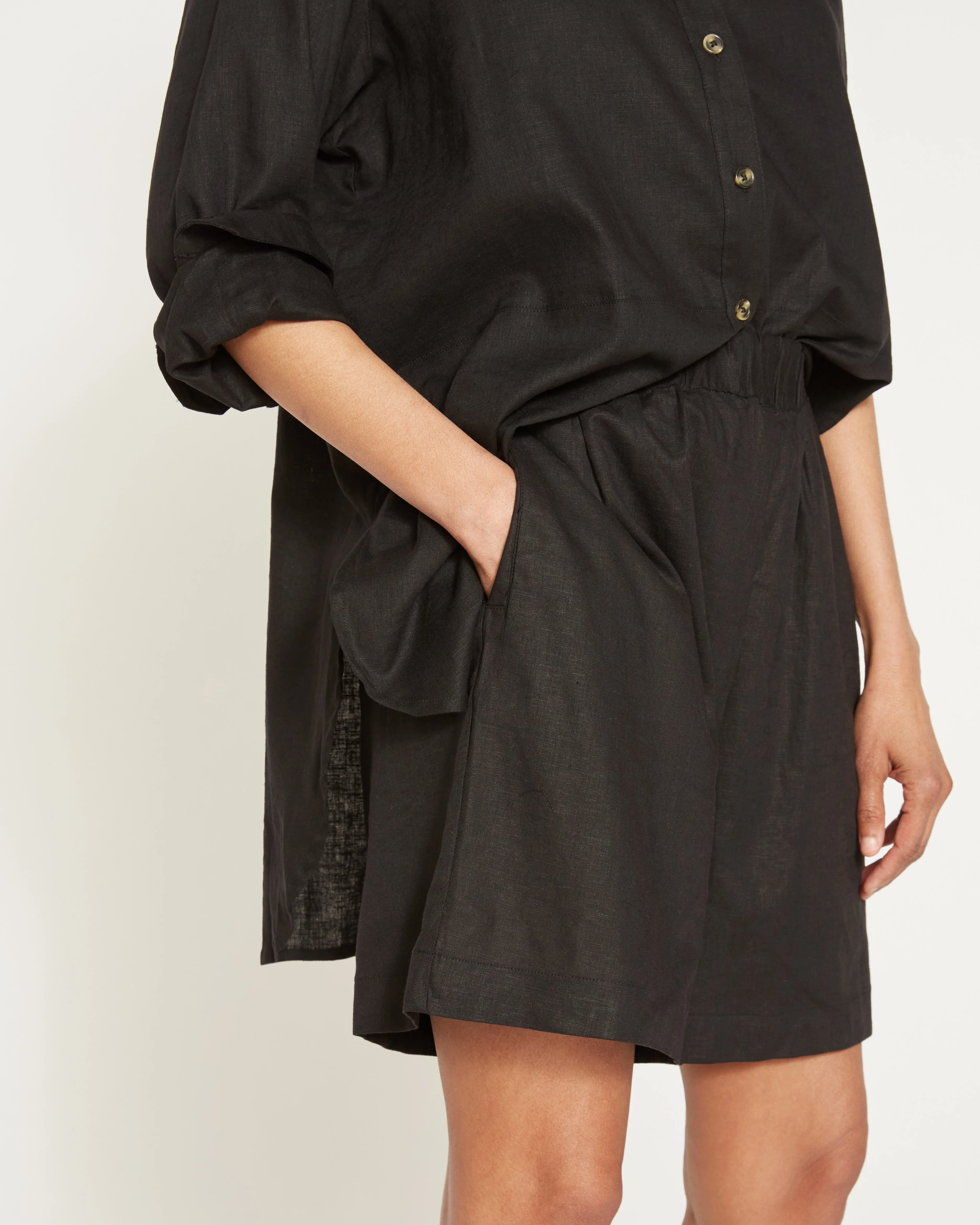 Juniper Linen Easy Pull-On Shorts - Black - Image 6