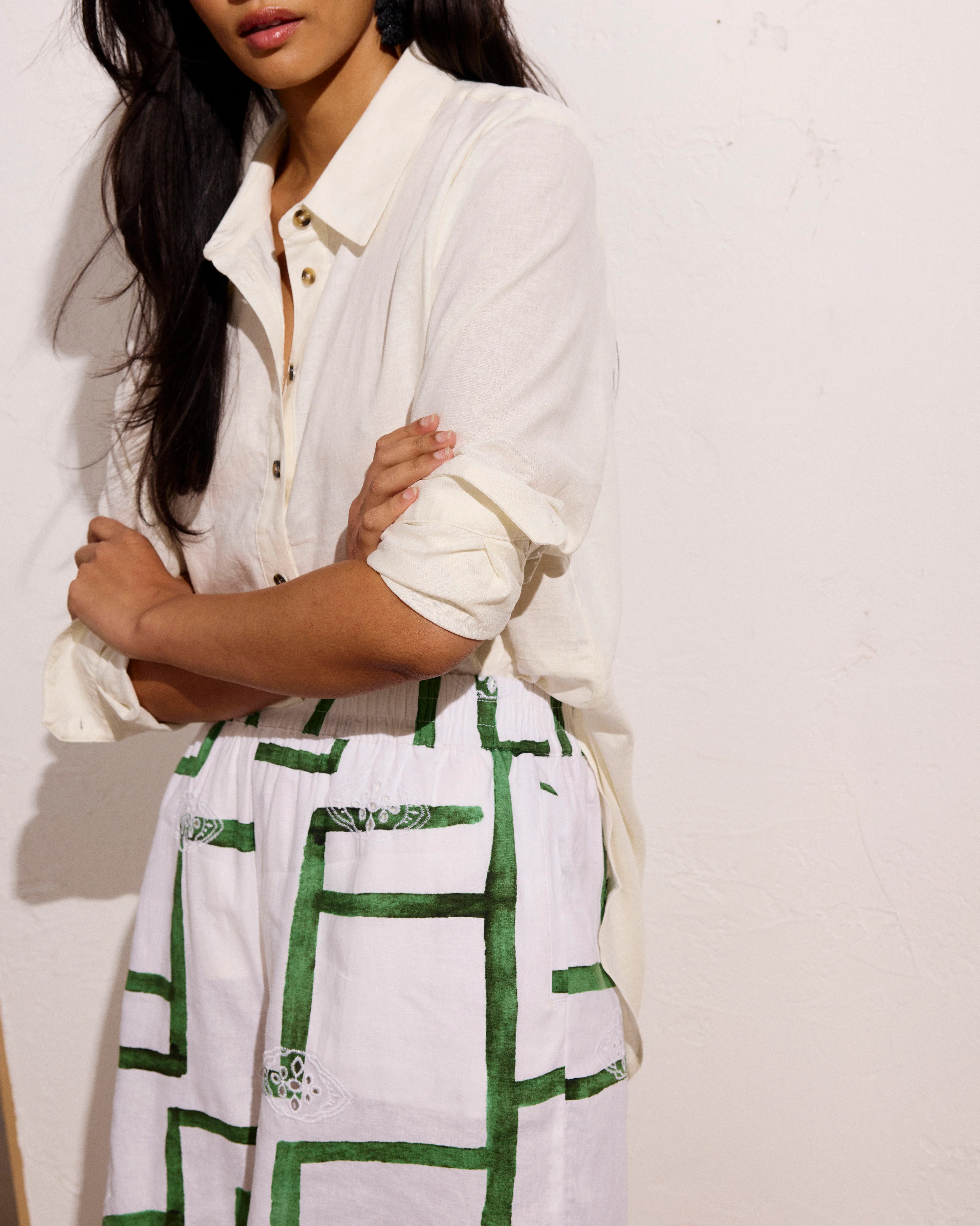 Juniper Linen Easy Pull-On Shorts - Green Paint Print - Image 3