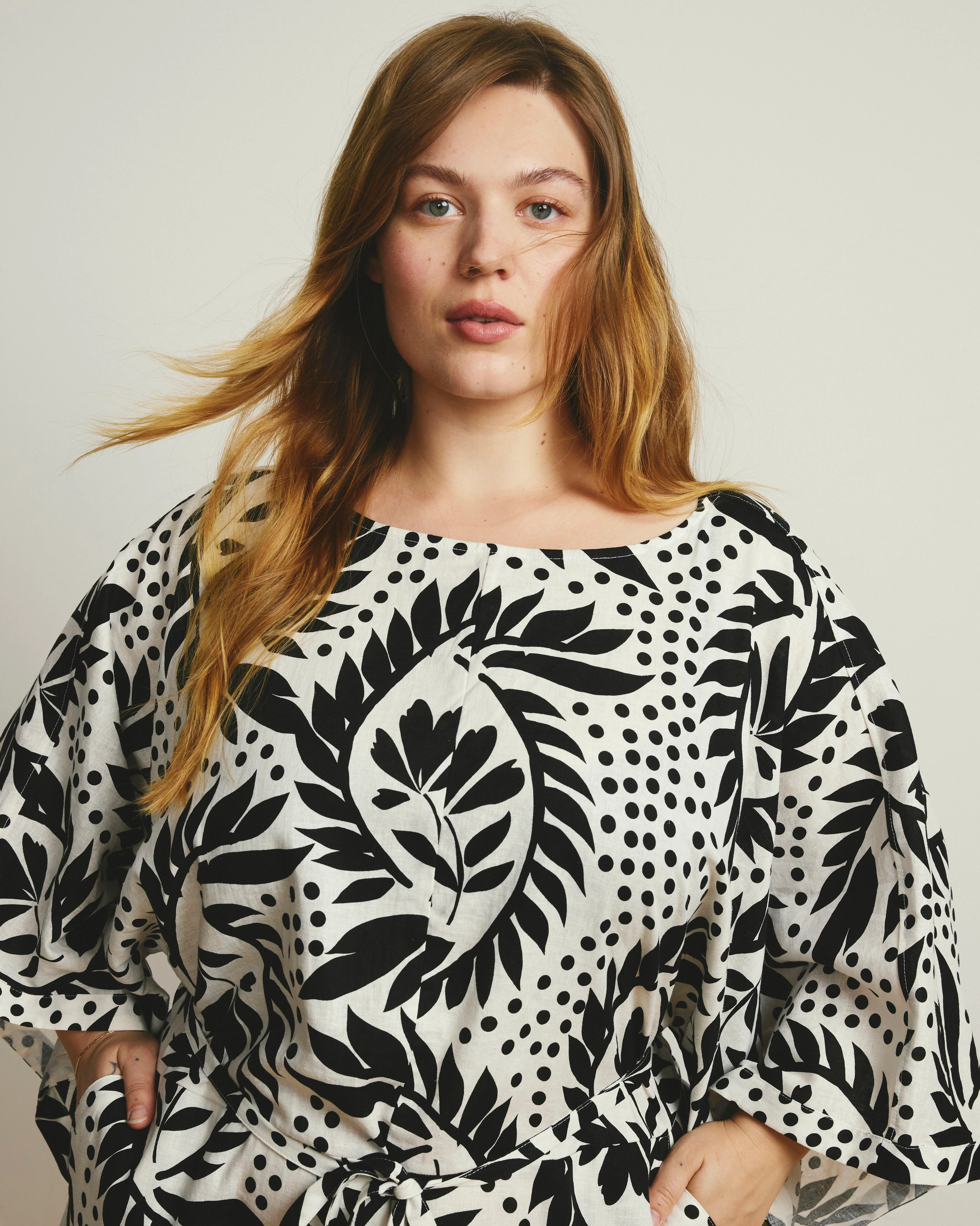 Lio Linen Dress - Vine Print - Image 4