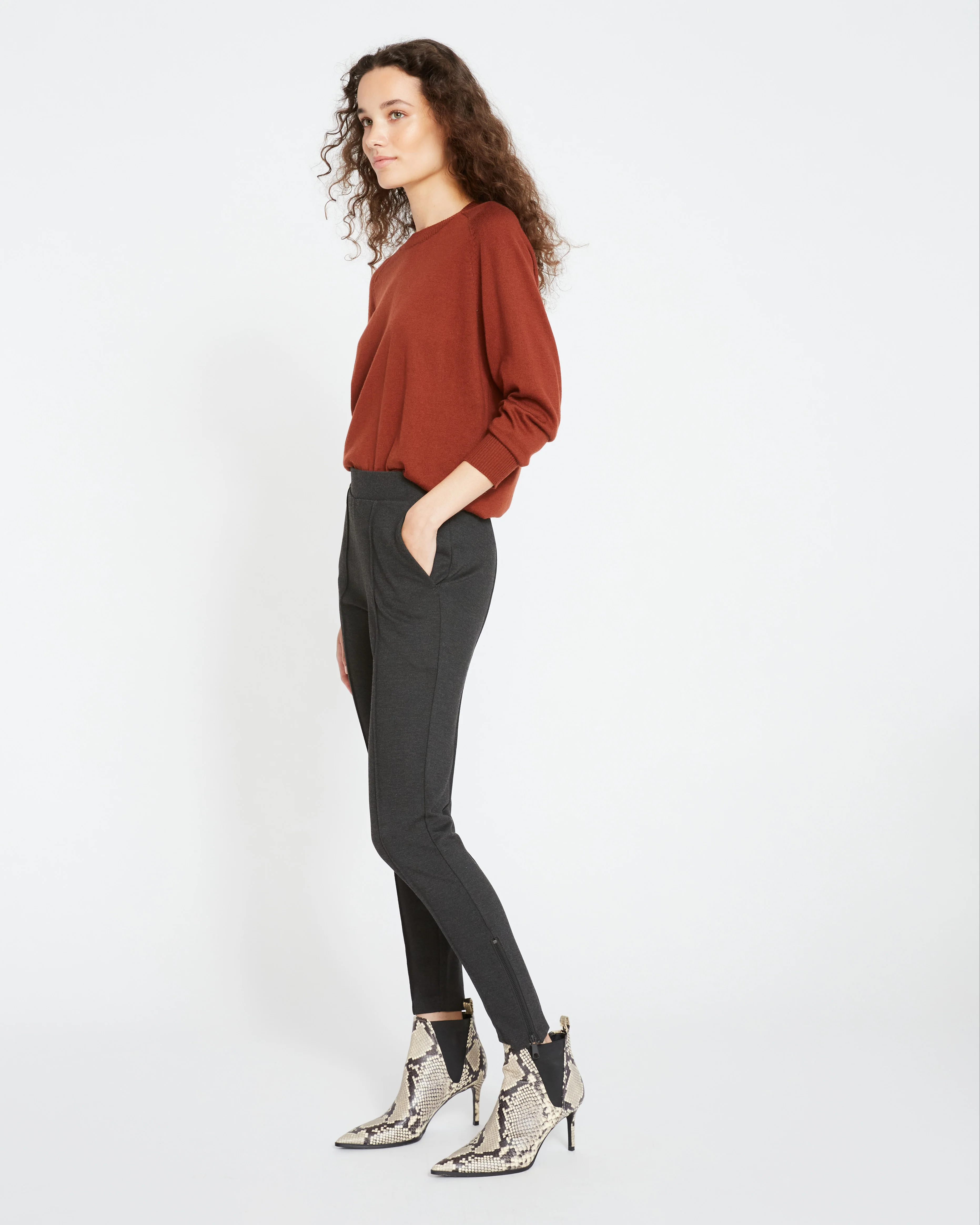 Moro Pintuck Pocket Ponte Pants - Charcoal - Image 4