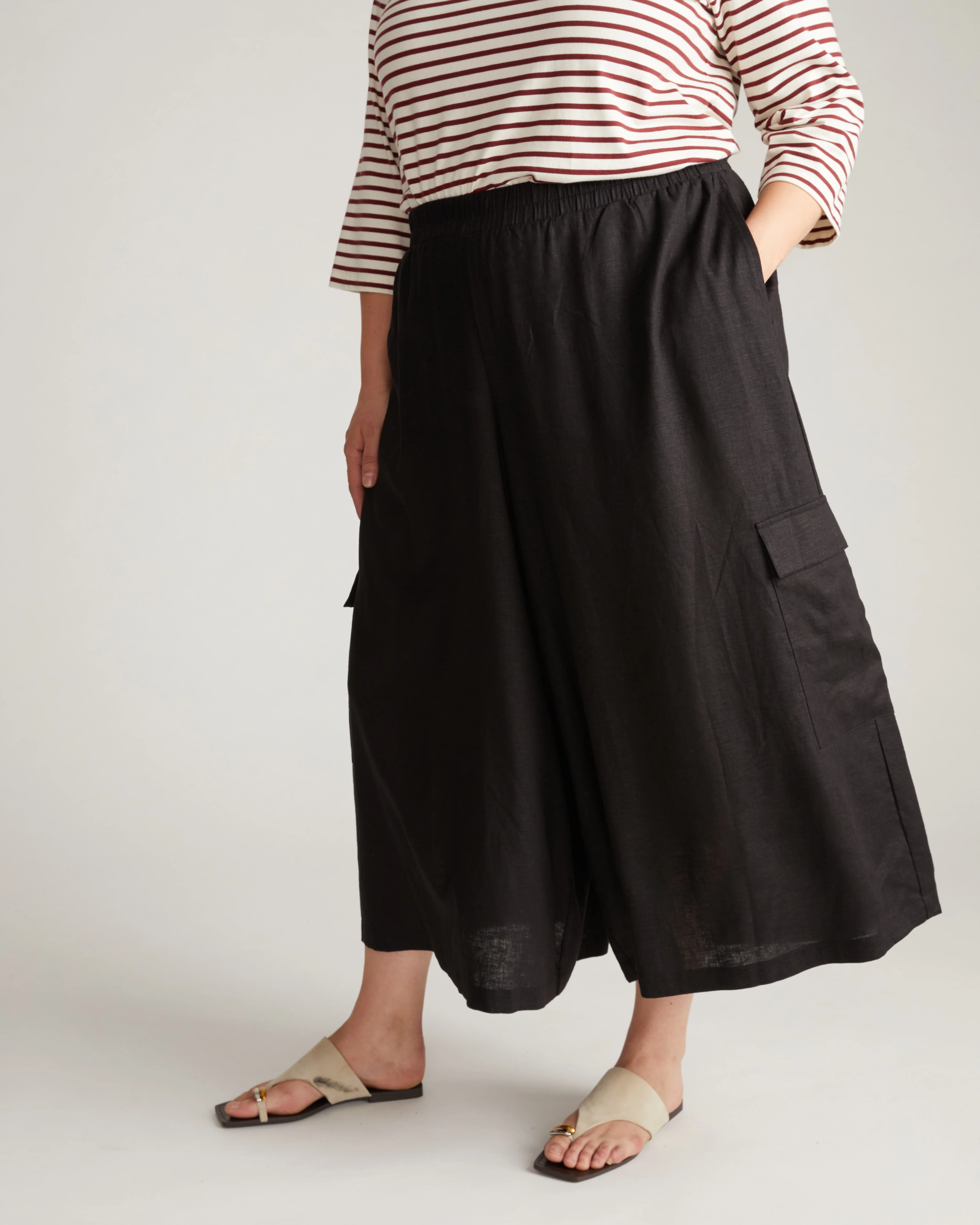 Palazzo Cargo Linen Pant - Black - Image 4