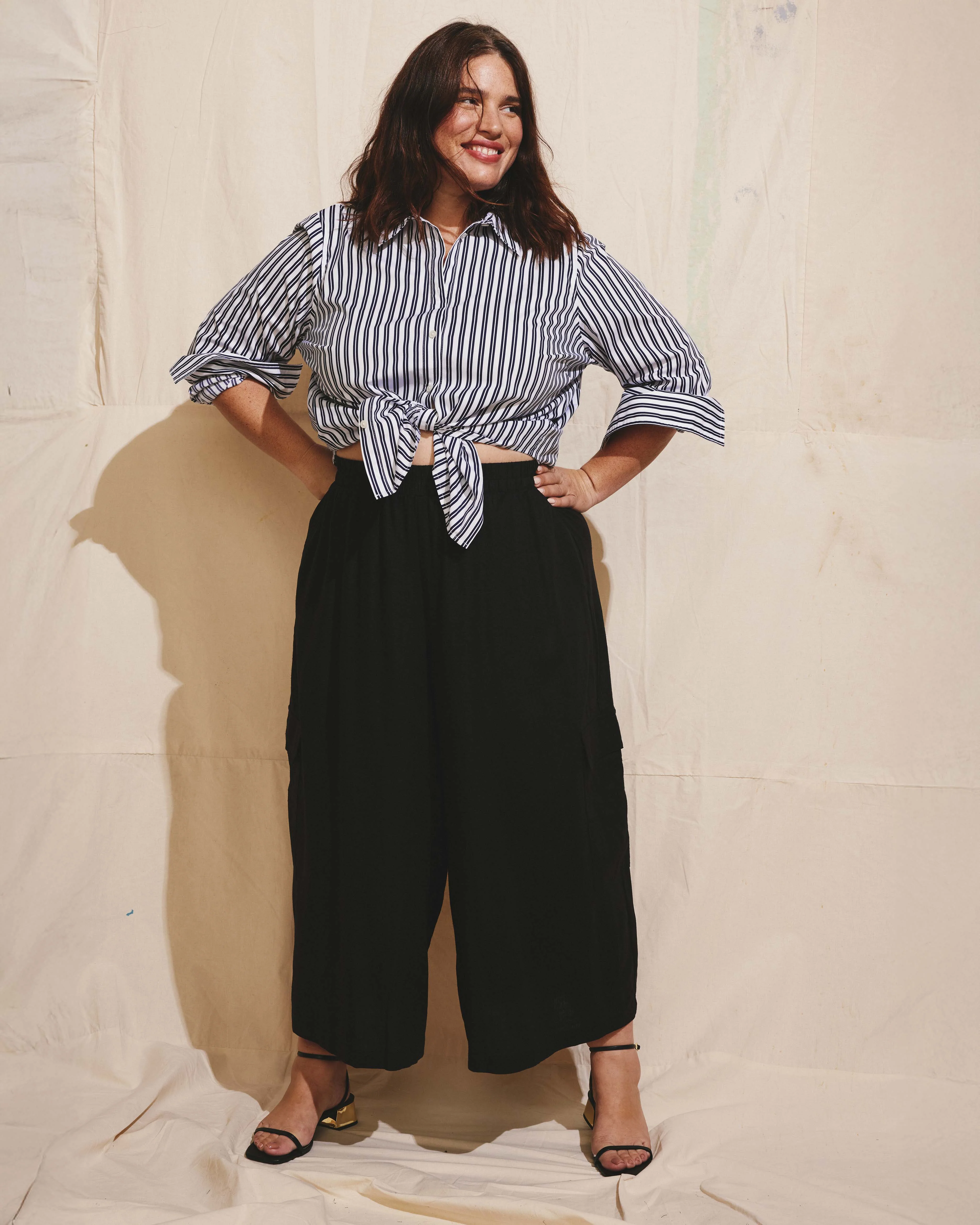 Palazzo Cargo Linen Pant - Black - Image 7