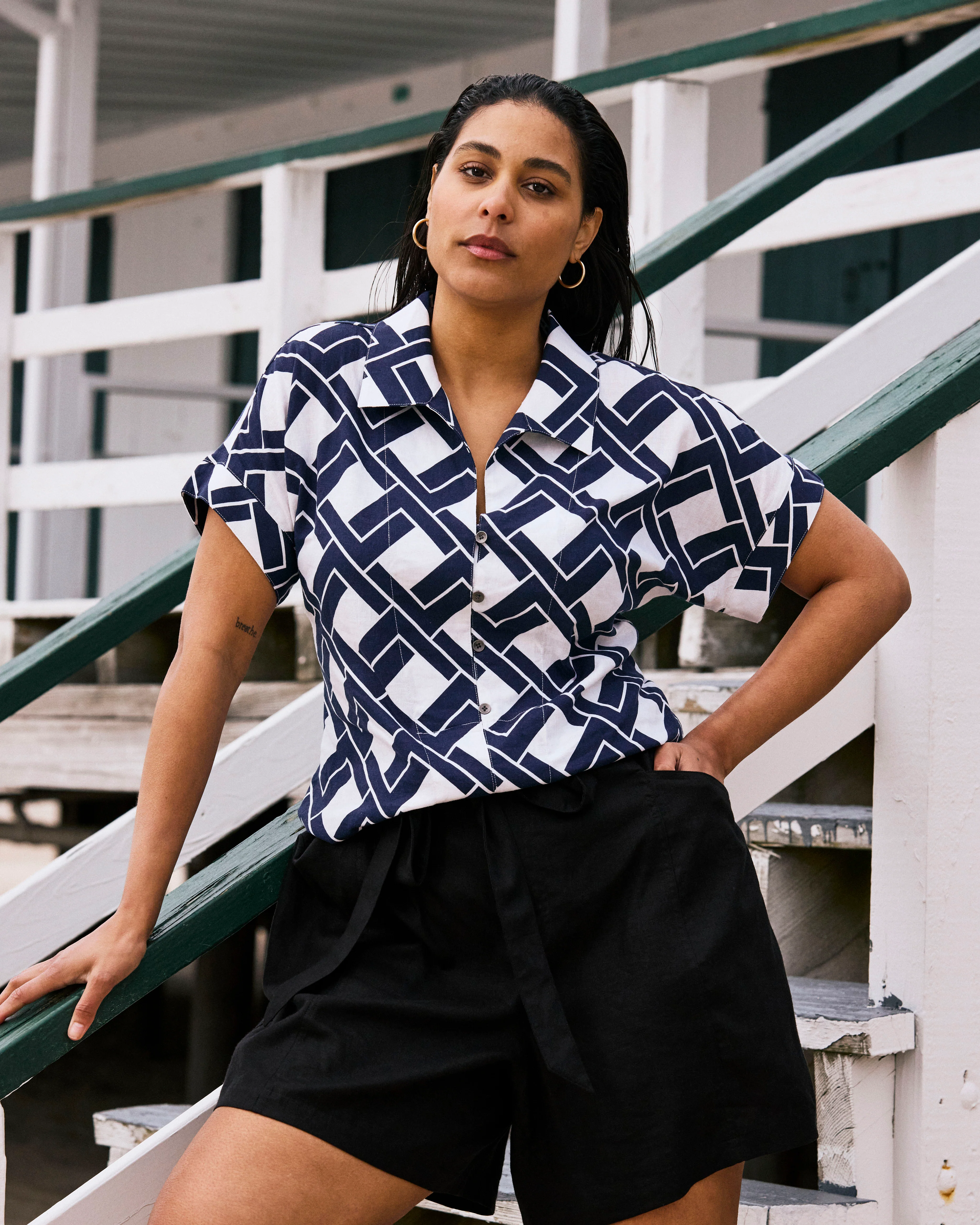 Sandy Short Sleeve Stretch Linen Shirt - Geometrica Print - Image 2