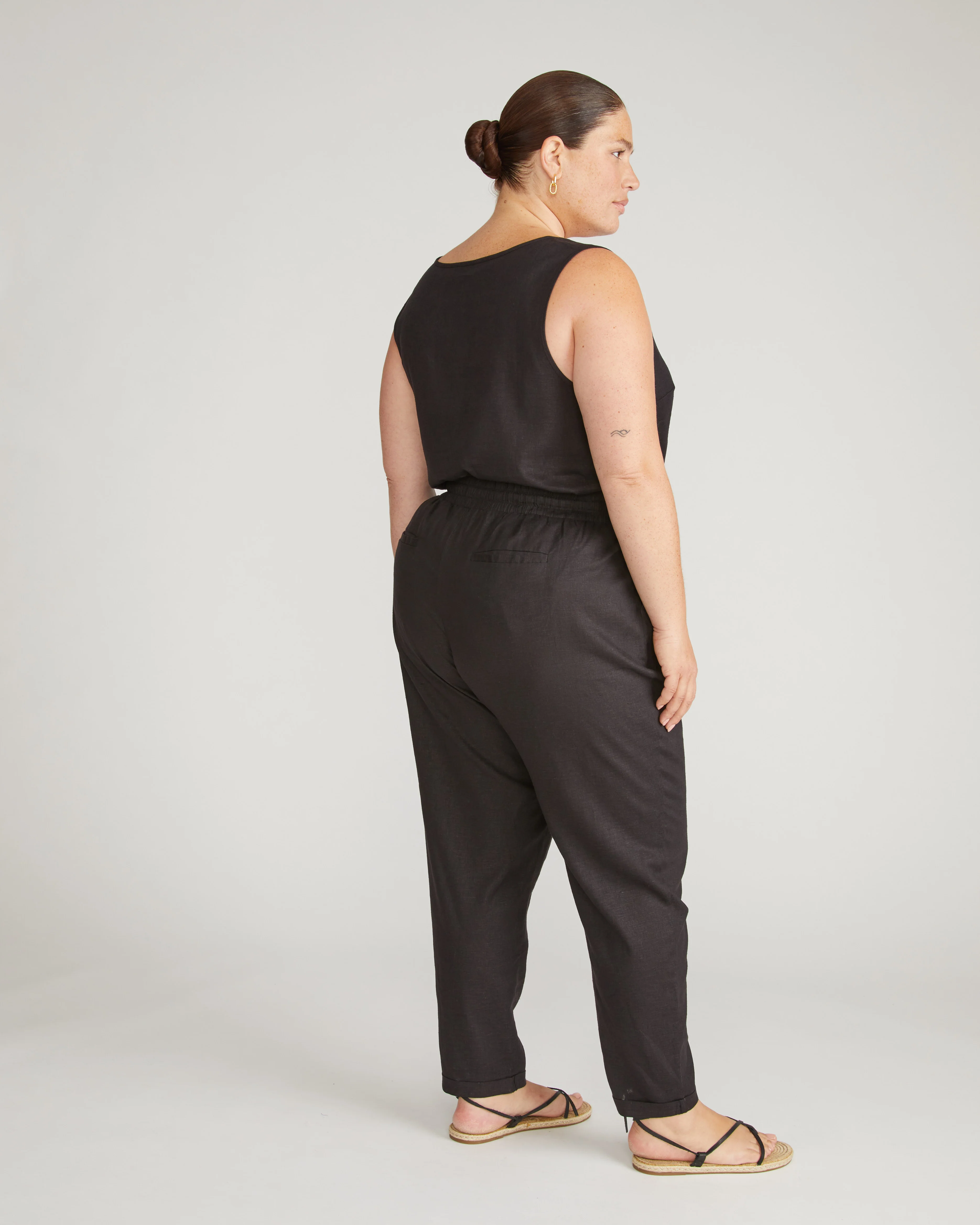 Sayville Linen Drawstring Pant - Black - Image 4