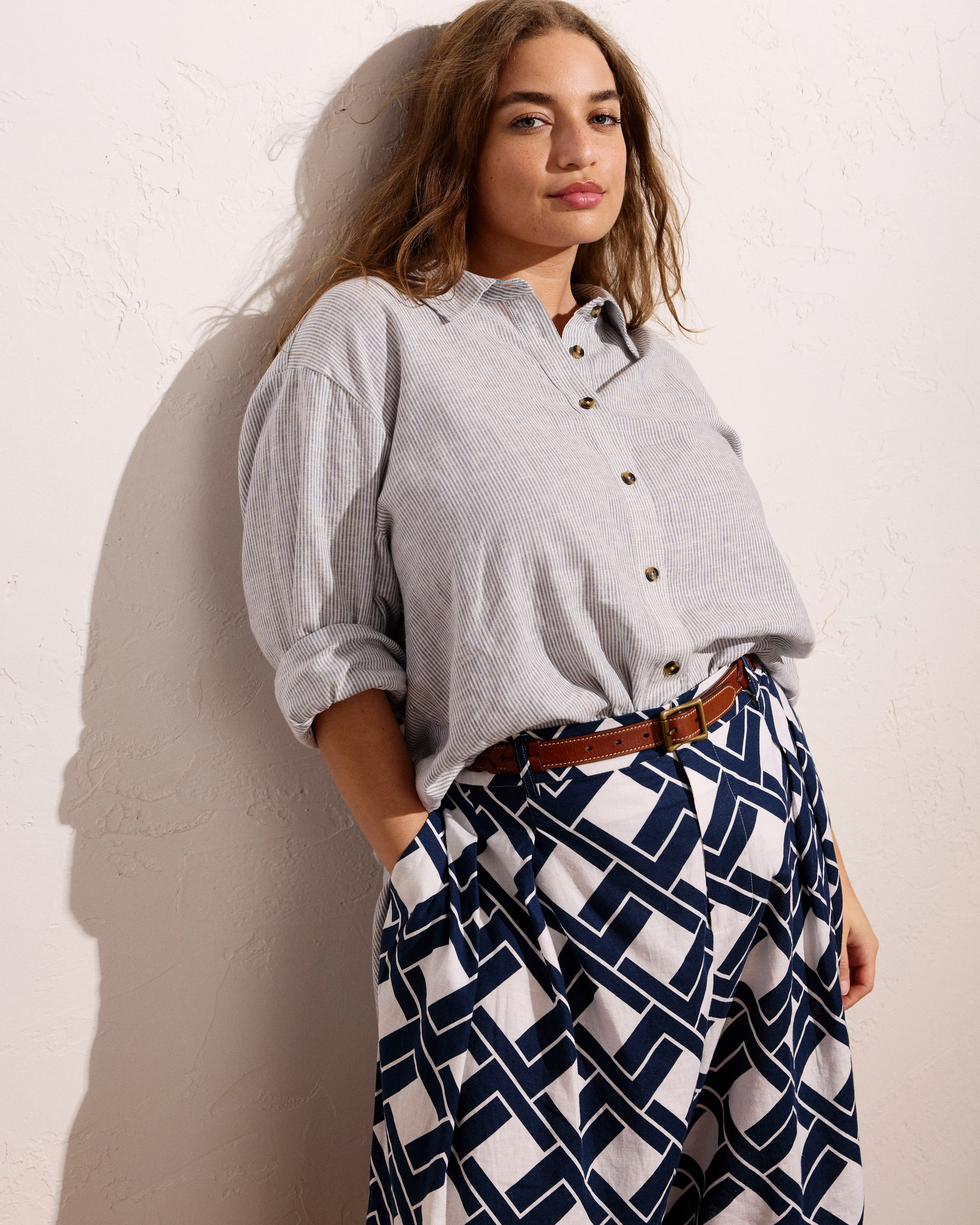Seaport Tailored Linen Short - Geometrica Print - Image 4
