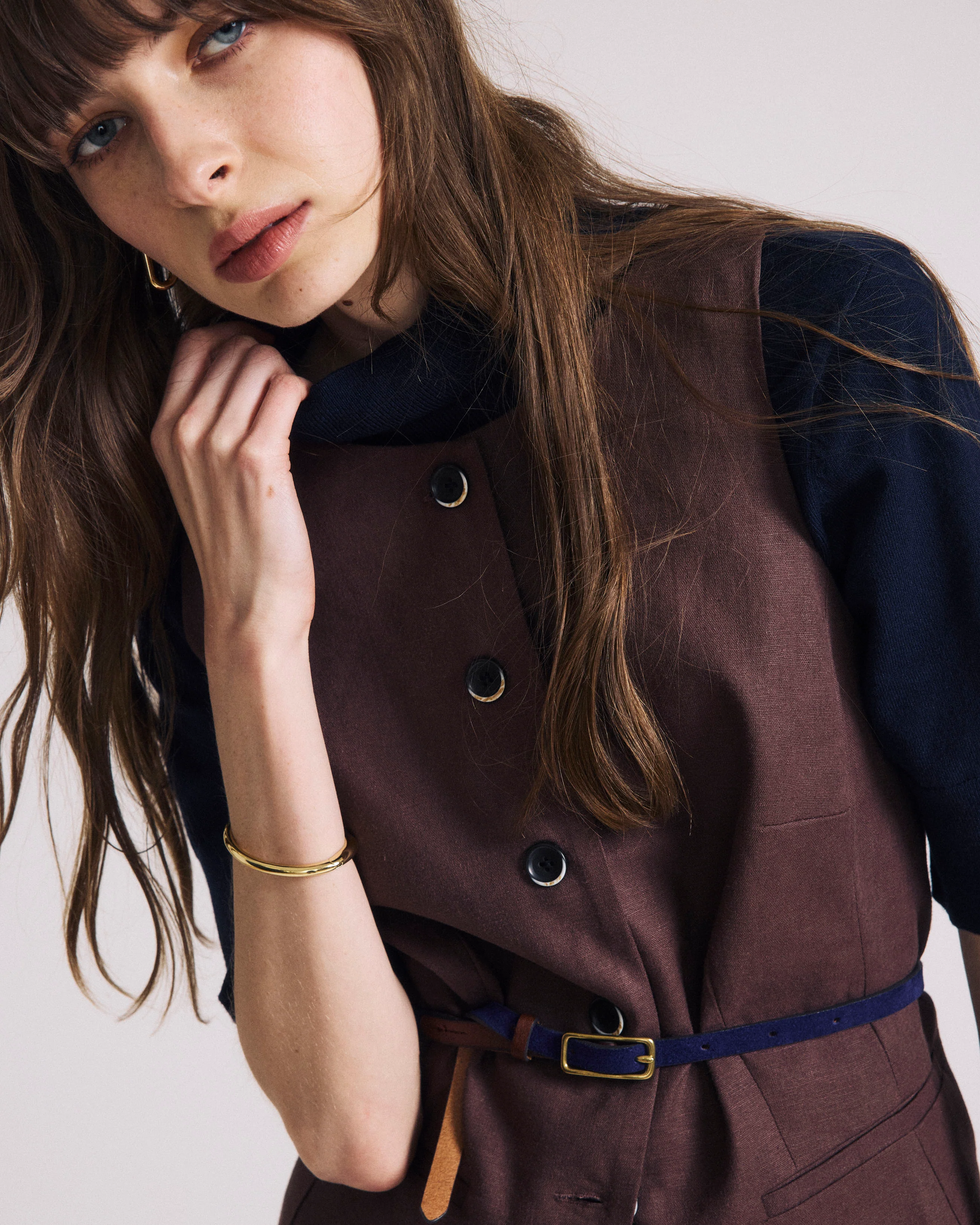 Tamsin Stretch Linen Vest - Sophisticated Brown - Image 3