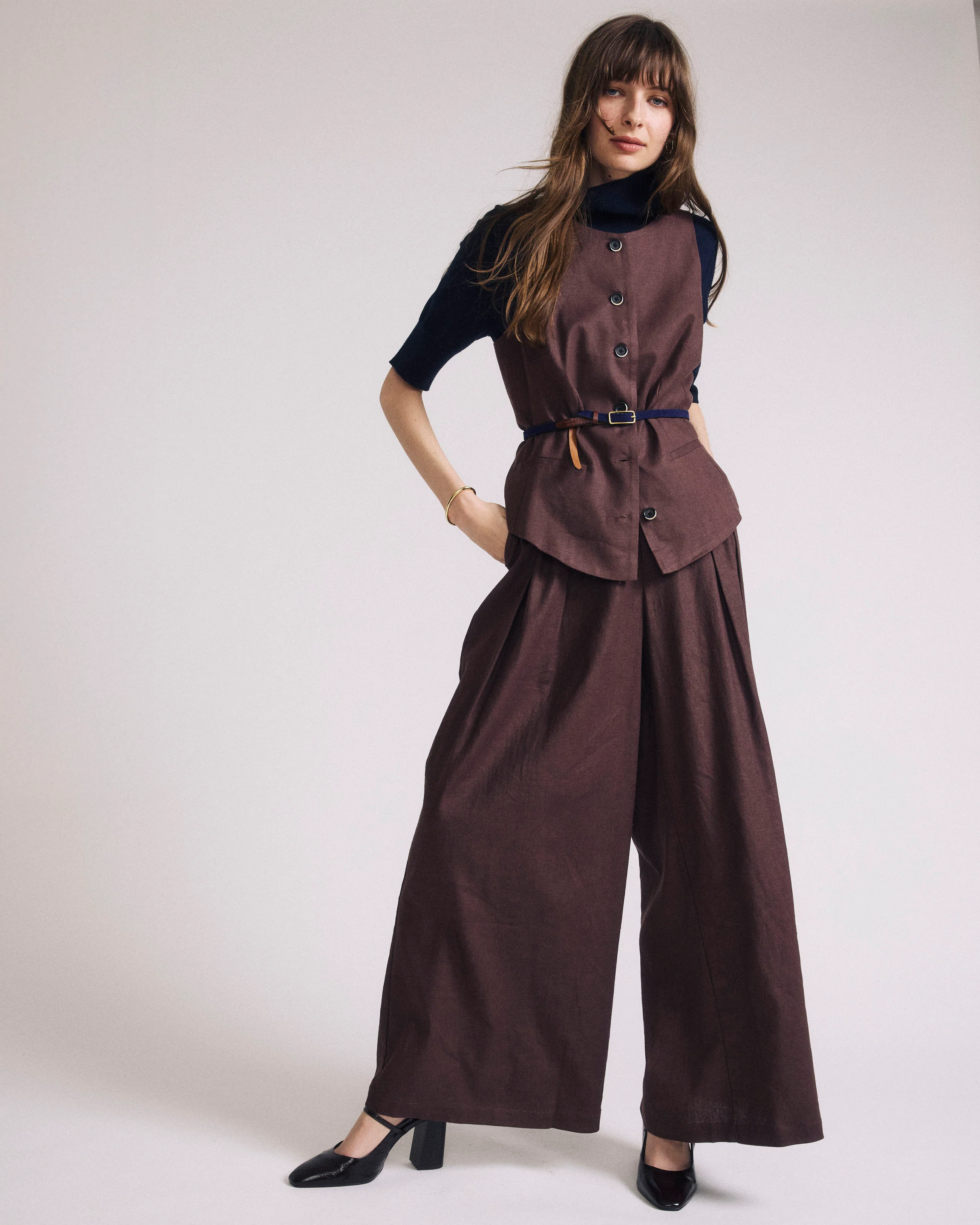 Tamsin Stretch Linen Vest - Sophisticated Brown - Image 4