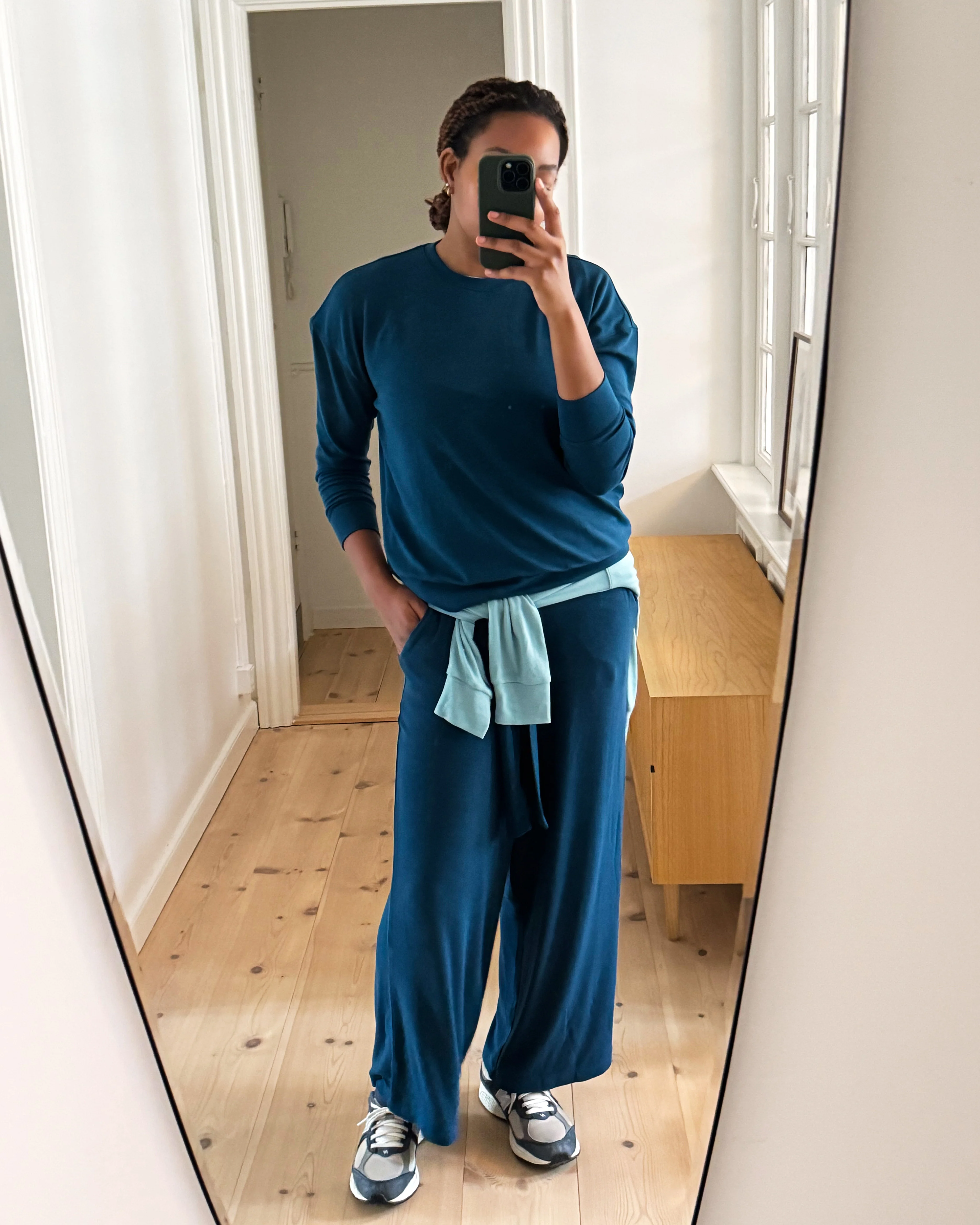 TravelKnit Sweatshirt - Blue Teal - Image 4
