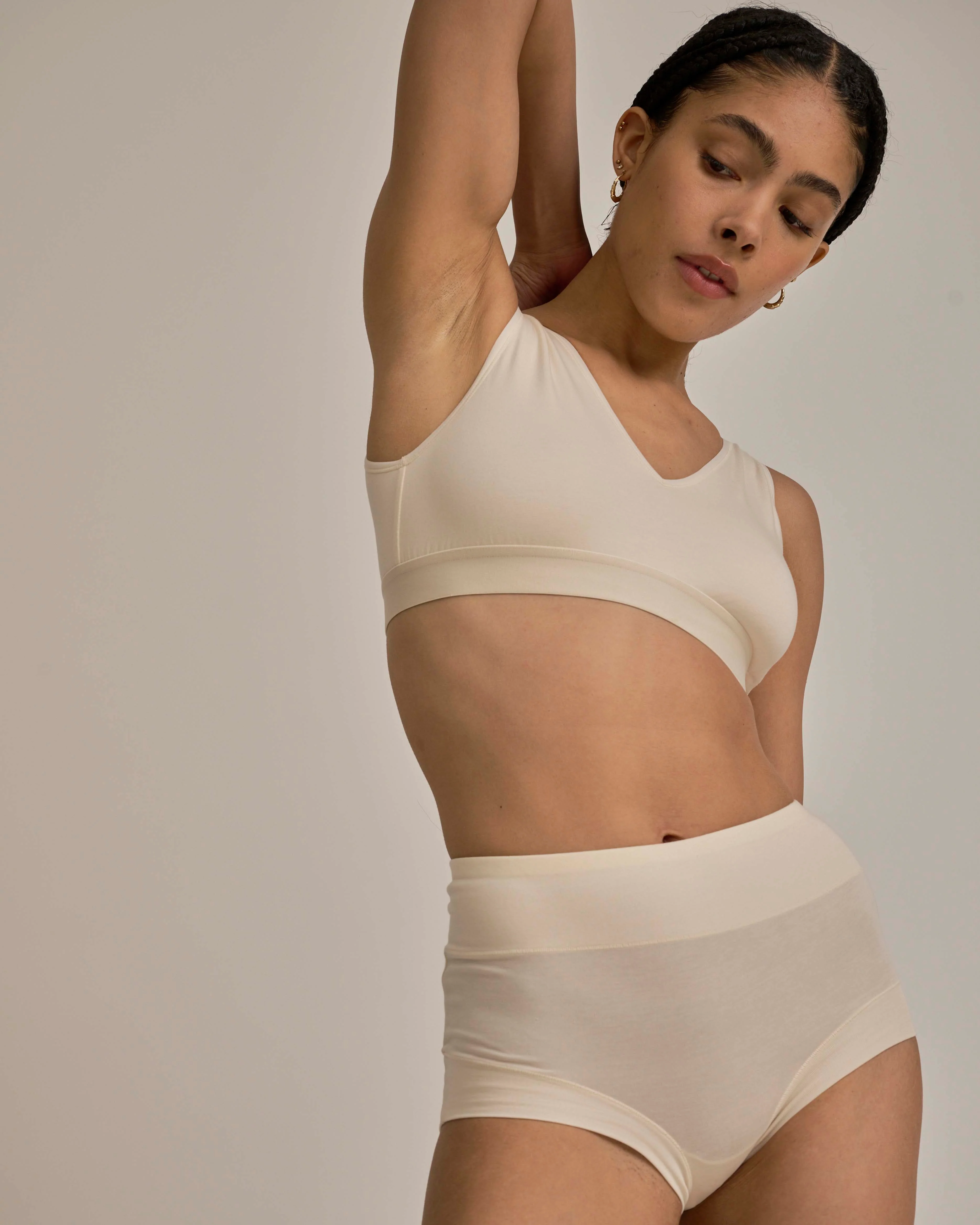 UltimateS Lounge Bra - Porcelain - Image 2